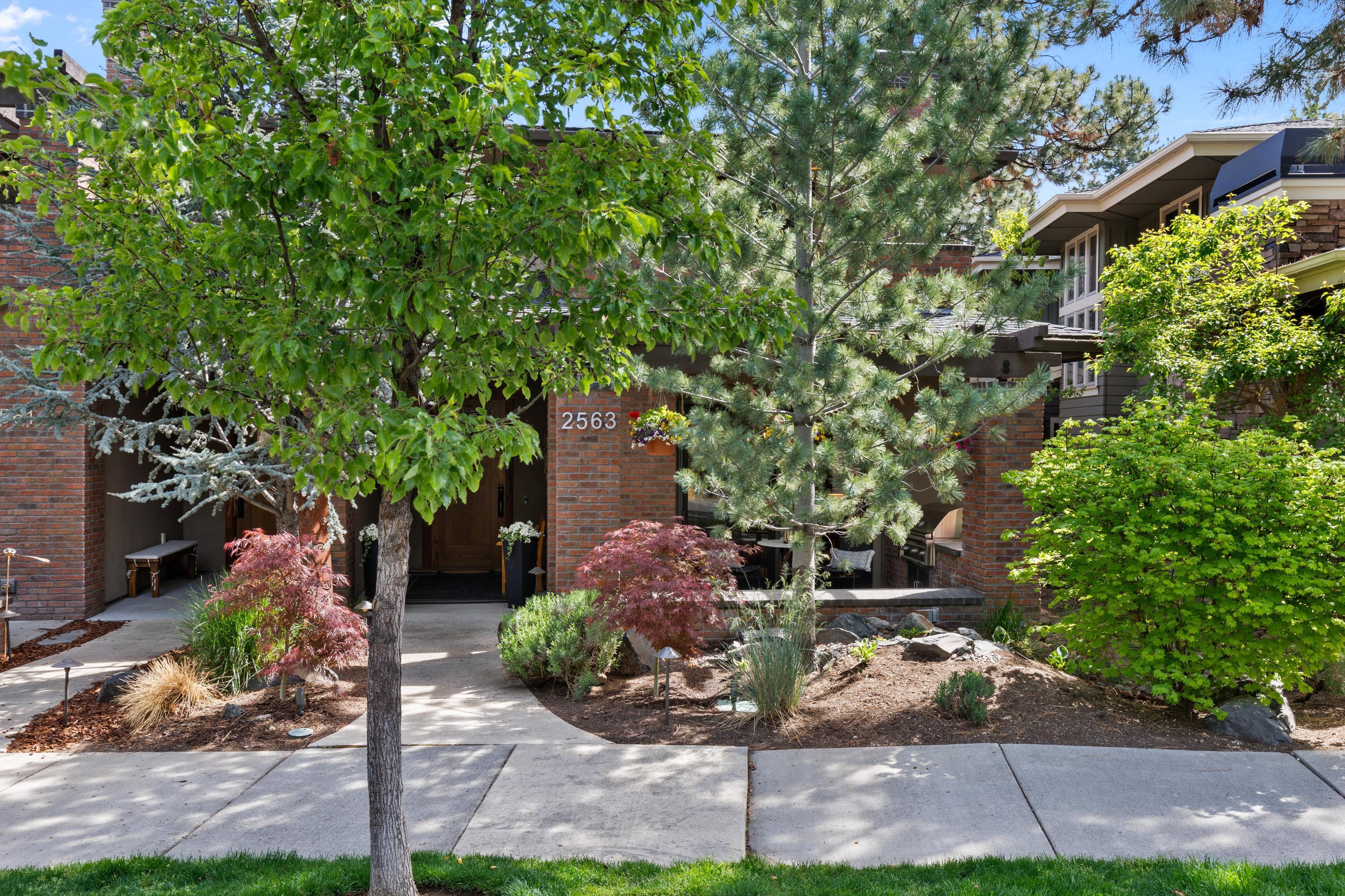 2563 NW Crossing Drive