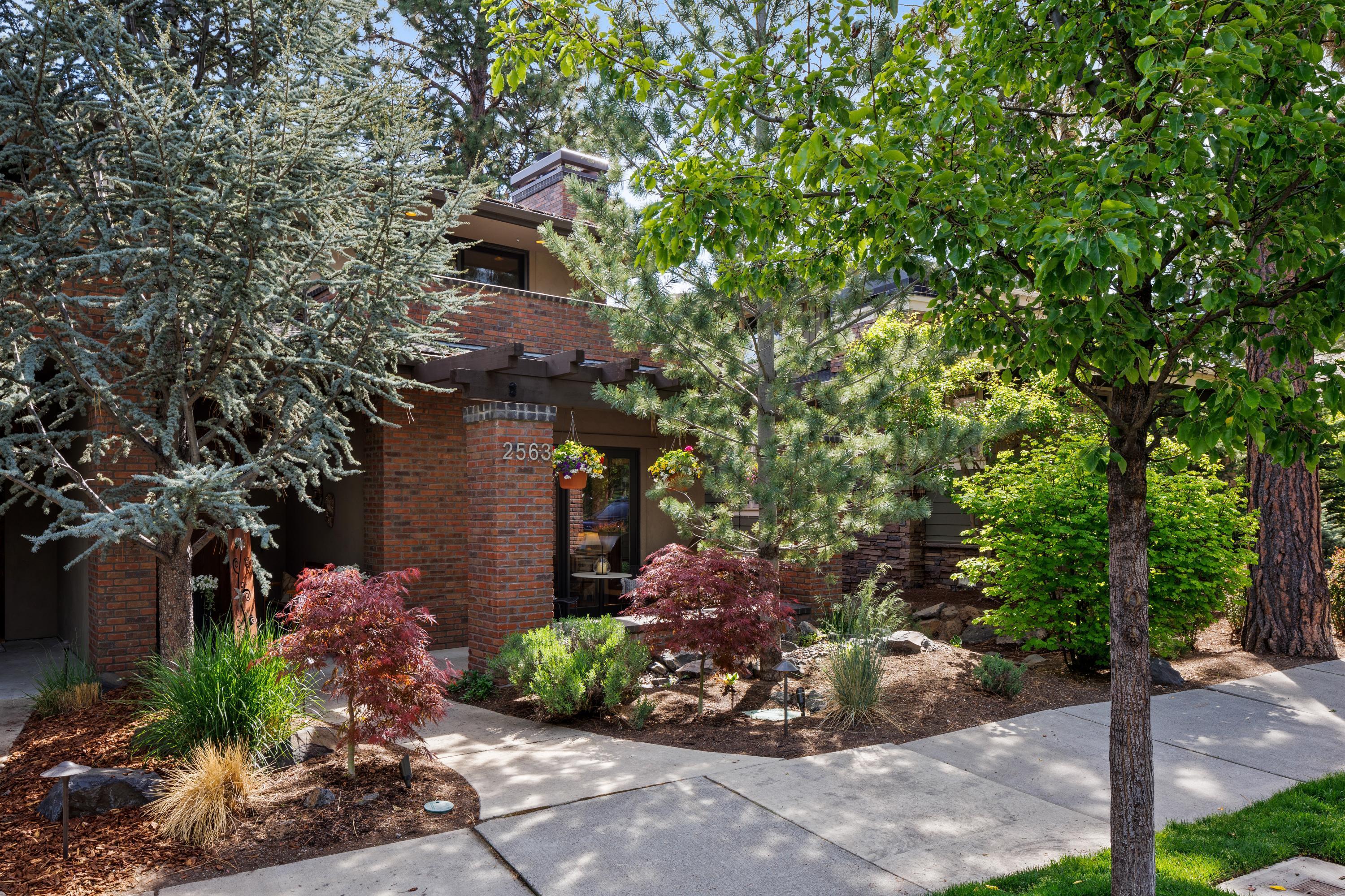2563 NW Crossing Drive