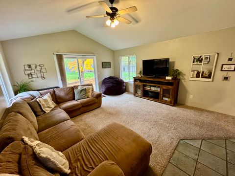 Tiny photo for 197 Jo Creek Place, Merlin, OR 97532 (MLS # 220212368)