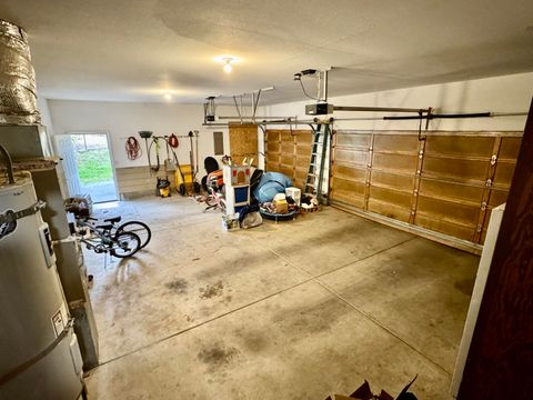 Tiny photo for 197 Jo Creek Place, Merlin, OR 97532 (MLS # 220212368)