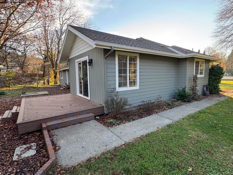 Tiny photo for 197 Jo Creek Place, Merlin, OR 97532 (MLS # 220212368)