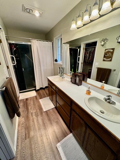 Tiny photo for 197 Jo Creek Place, Merlin, OR 97532 (MLS # 220212368)