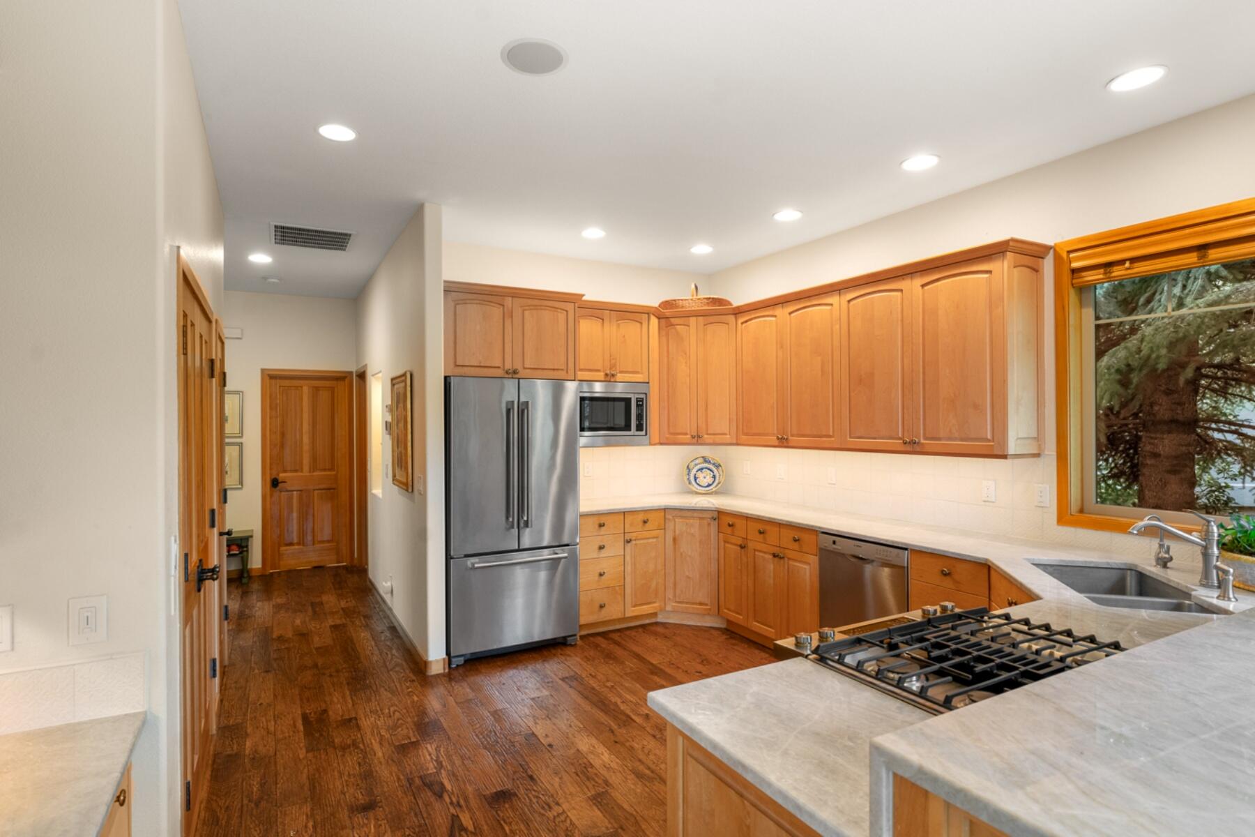 Broken Top - Residential