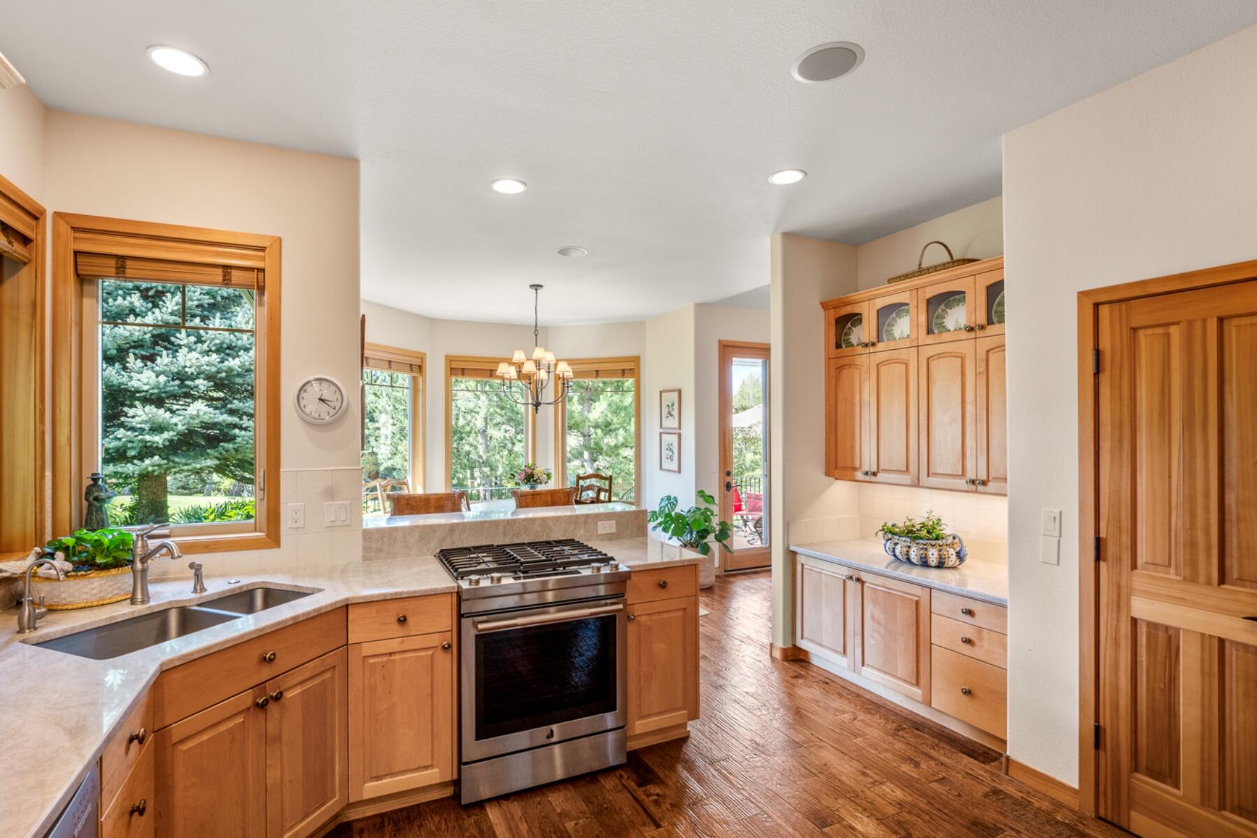 Broken Top - Residential