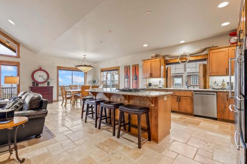 Tiny photo for 360 Vista Rim Drive, Redmond, OR 97756 (MLS # 220212692)