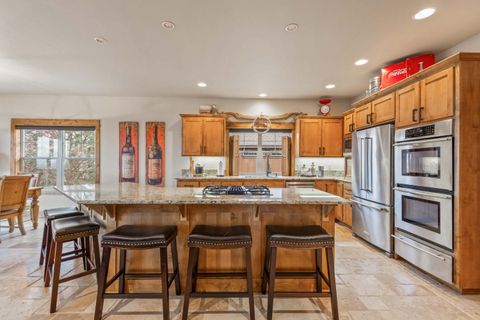 Tiny photo for 360 Vista Rim Drive, Redmond, OR 97756 (MLS # 220212692)