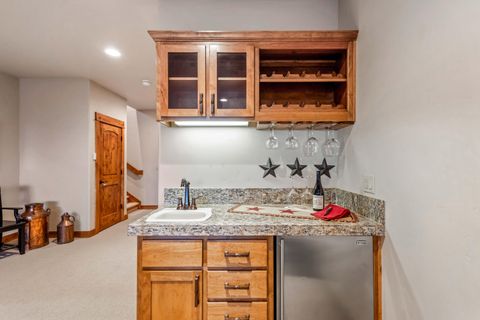 Tiny photo for 360 Vista Rim Drive, Redmond, OR 97756 (MLS # 220212692)