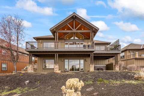 Tiny photo for 360 Vista Rim Drive, Redmond, OR 97756 (MLS # 220212692)