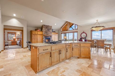 Tiny photo for 360 Vista Rim Drive, Redmond, OR 97756 (MLS # 220212692)