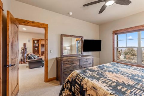 Tiny photo for 360 Vista Rim Drive, Redmond, OR 97756 (MLS # 220212692)