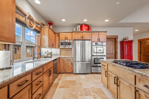 Tiny photo for 360 Vista Rim Drive, Redmond, OR 97756 (MLS # 220212692)