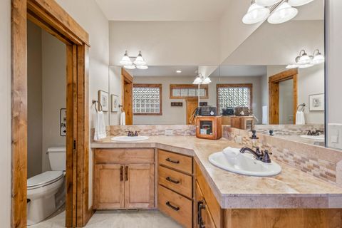 Tiny photo for 360 Vista Rim Drive, Redmond, OR 97756 (MLS # 220212692)