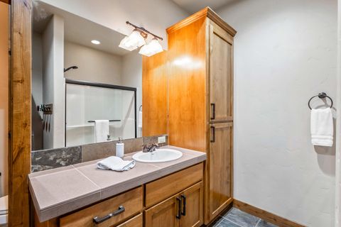 Tiny photo for 360 Vista Rim Drive, Redmond, OR 97756 (MLS # 220212692)