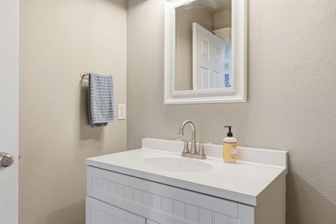 Tiny photo for 20531 Rolen Avenue, Bend, OR 97702 (MLS # 220213366)