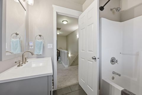 Tiny photo for 20531 Rolen Avenue, Bend, OR 97702 (MLS # 220213366)