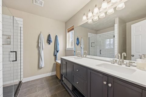 Tiny photo for 20531 Rolen Avenue, Bend, OR 97702 (MLS # 220213366)