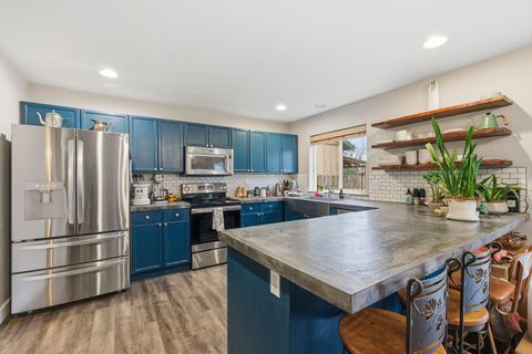 Tiny photo for 20531 Rolen Avenue, Bend, OR 97702 (MLS # 220213366)