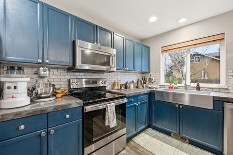 Tiny photo for 20531 Rolen Avenue, Bend, OR 97702 (MLS # 220213366)