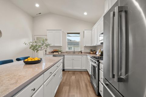 Tiny photo for 212 Willow Way, Talent, OR 97540 (MLS # 220211960)