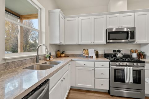 Tiny photo for 212 Willow Way, Talent, OR 97540 (MLS # 220211960)