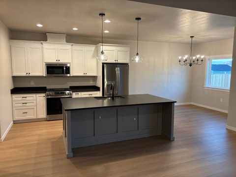 Tiny photo for 3715 Ford Drive, Medford, OR 97504 (MLS # 220212565)