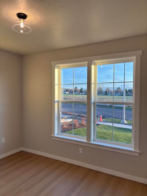 Tiny photo for 3715 Ford Drive, Medford, OR 97504 (MLS # 220212565)