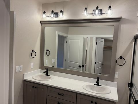 Tiny photo for 3715 Ford Drive, Medford, OR 97504 (MLS # 220212565)