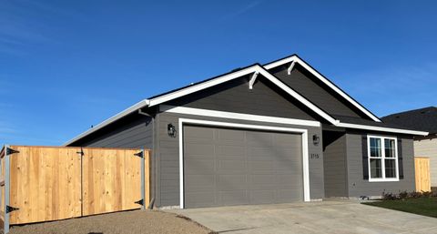Tiny photo for 3715 Ford Drive, Medford, OR 97504 (MLS # 220212565)