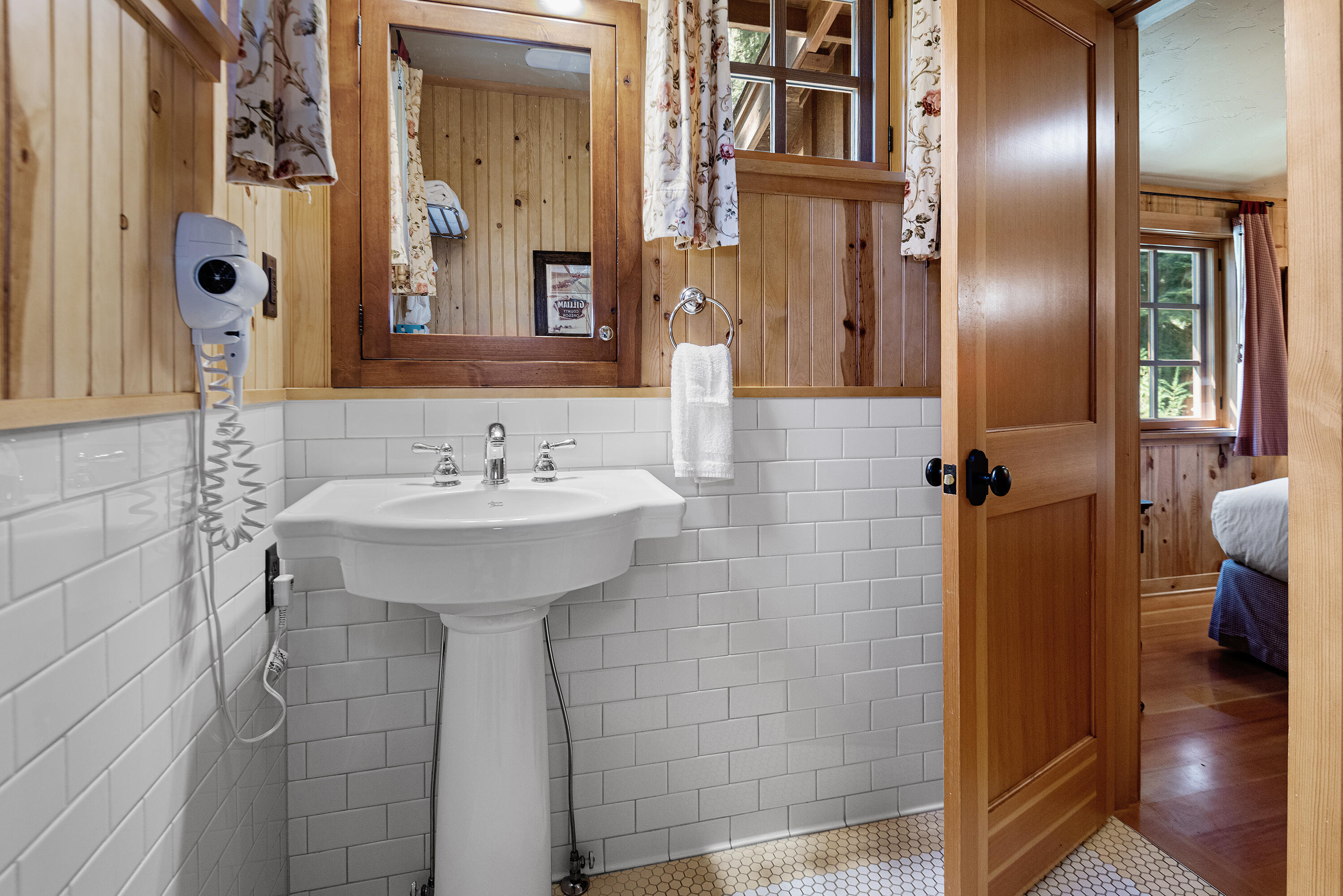 Lake Creek Lodge - Residential