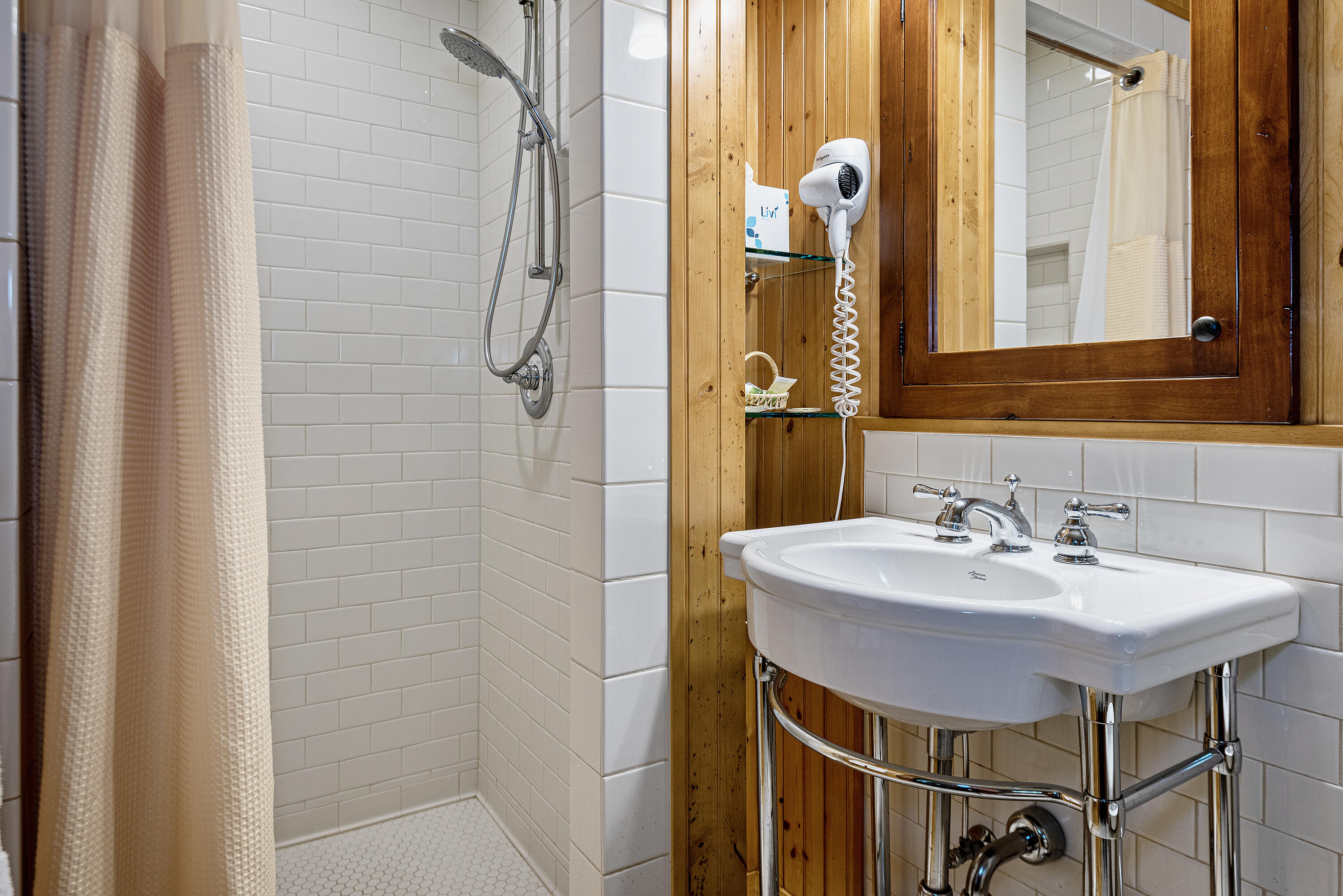 Lake Creek Lodge - Residential