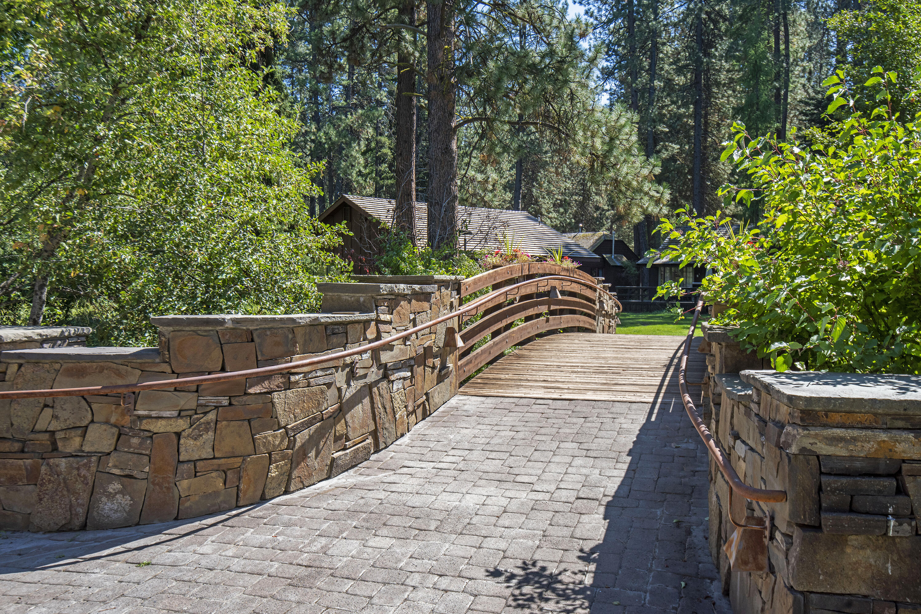 Lake Creek Lodge - Residential