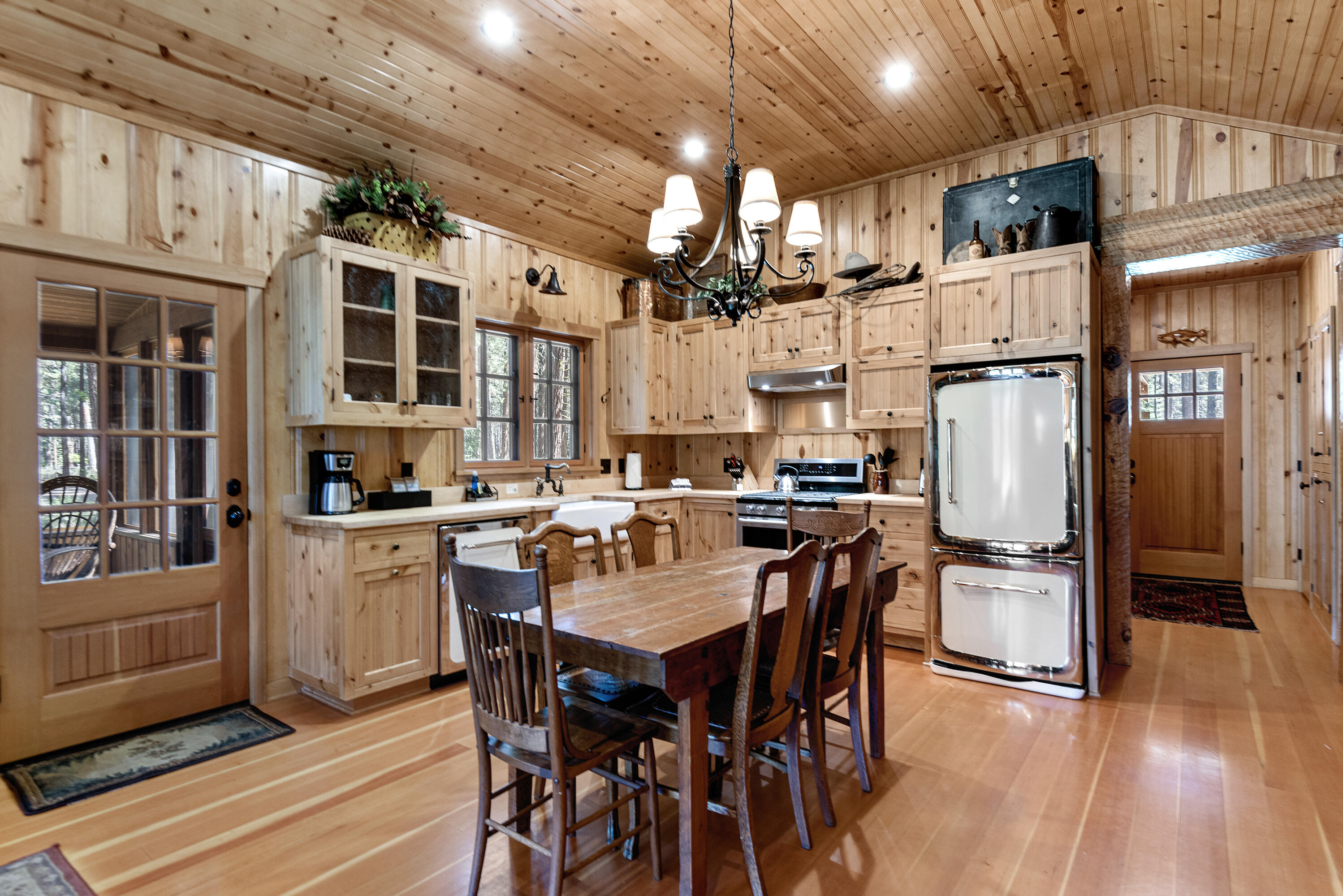 Lake Creek Lodge - Residential