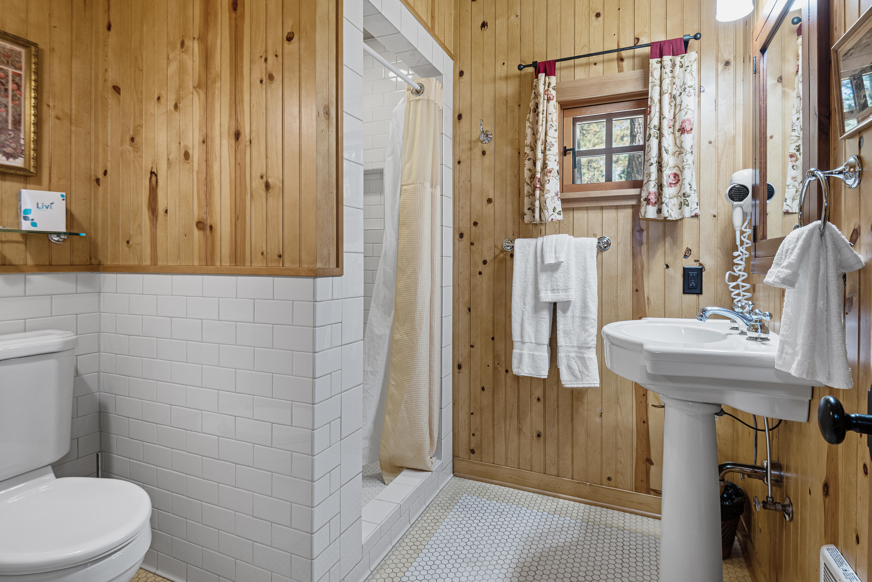 Lake Creek Lodge - Residential