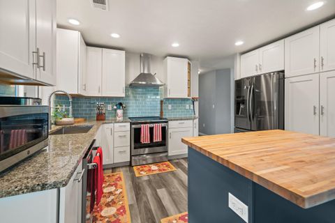 Tiny photo for 570 Bachand Circle, Central Point, OR 97502 (MLS # 220210309)