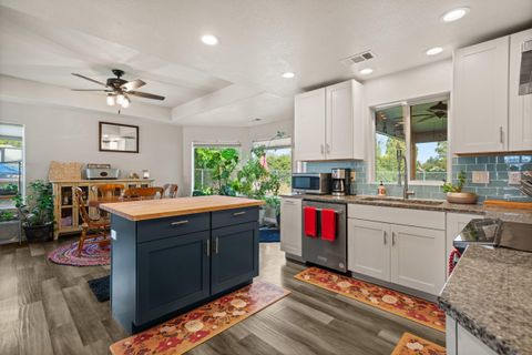 Tiny photo for 570 Bachand Circle, Central Point, OR 97502 (MLS # 220210309)