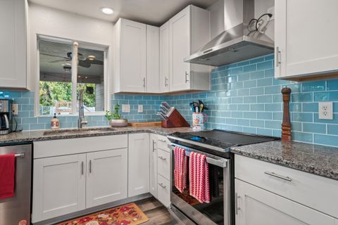 Tiny photo for 570 Bachand Circle, Central Point, OR 97502 (MLS # 220210309)