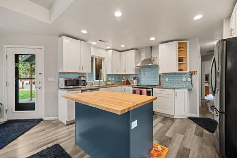 Tiny photo for 570 Bachand Circle, Central Point, OR 97502 (MLS # 220210309)