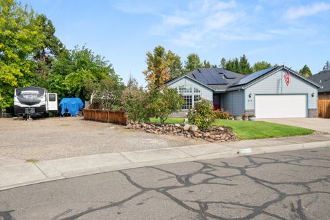 Tiny photo for 570 Bachand Circle, Central Point, OR 97502 (MLS # 220210309)