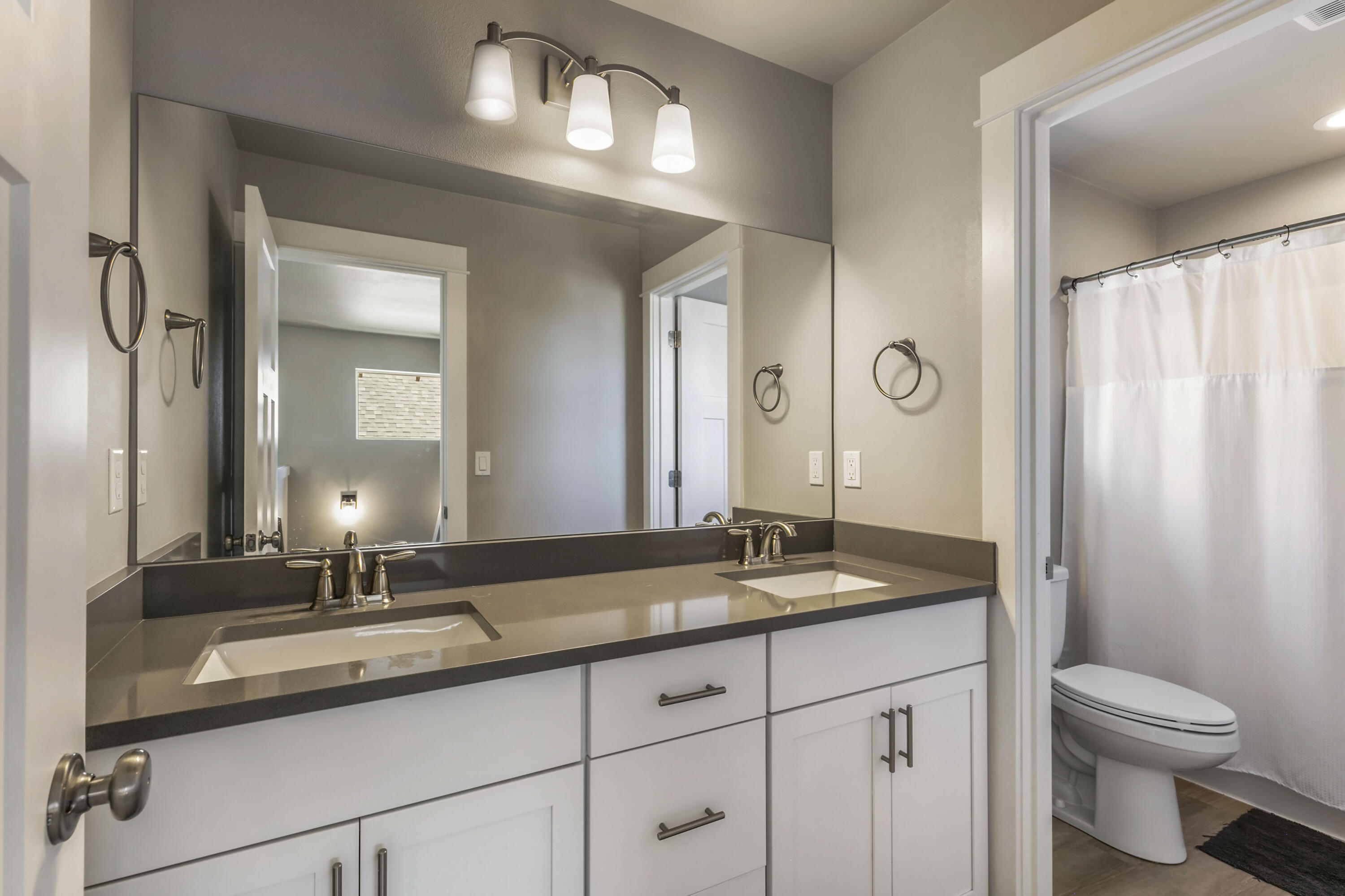 SaddleStone - Residential