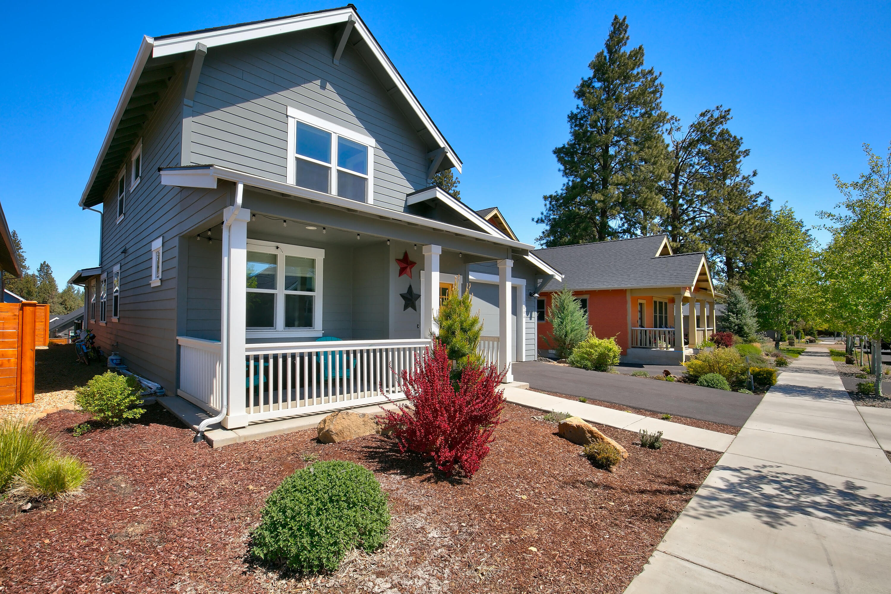 1004 E Horse Back Trail