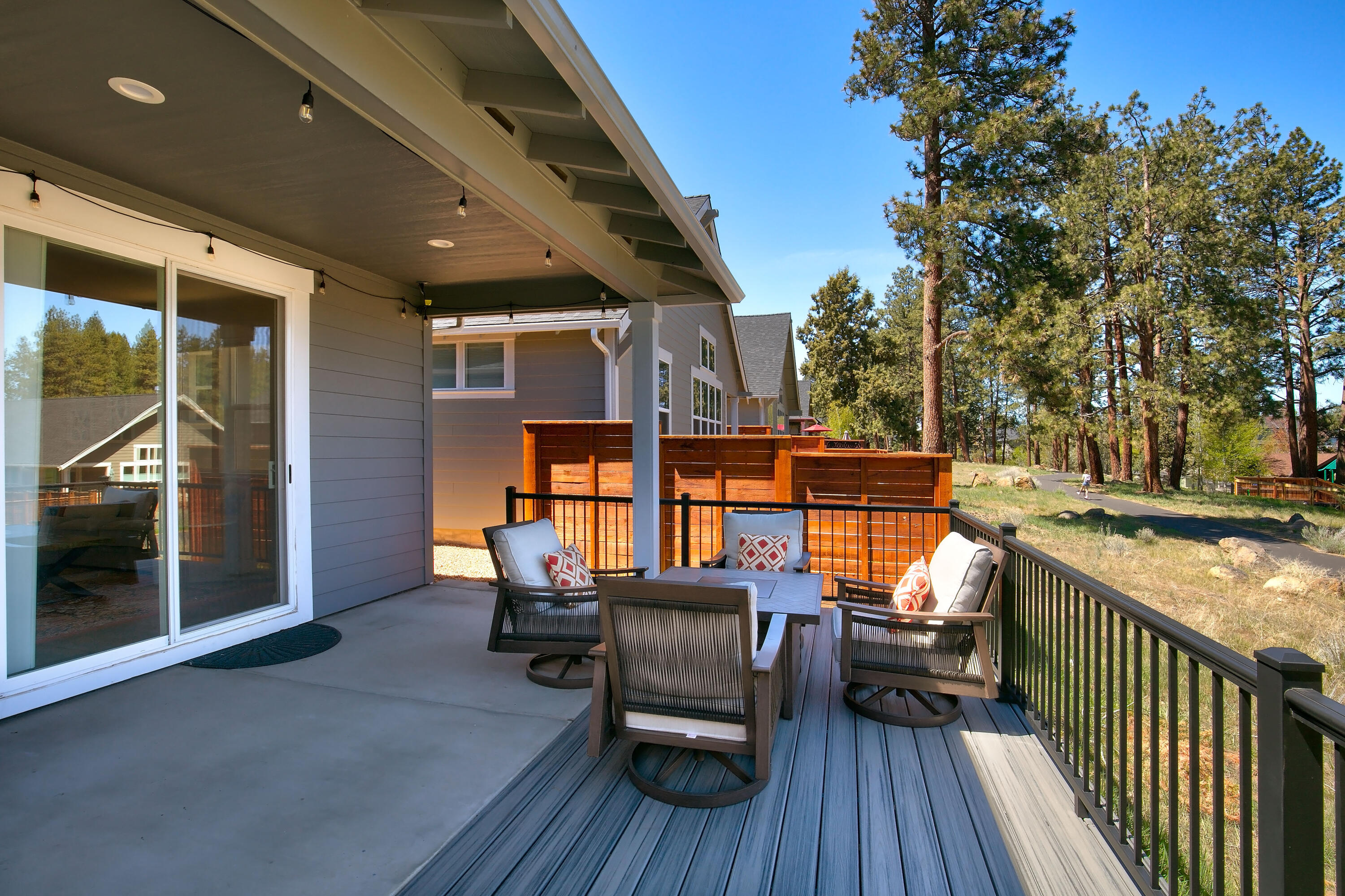 SaddleStone - Residential