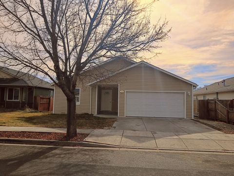 Photo of 5594 Kellal Lane, Klamath Falls, OR 97603 (MLS # 220214836)