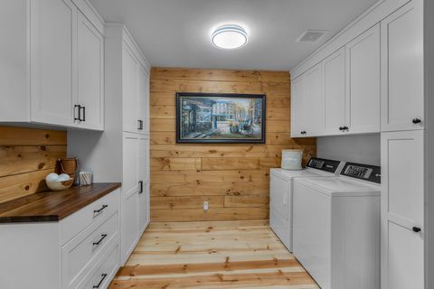 Tiny photo for 16431 Marmott Lane, Sisters, OR 97759 (MLS # 220217606)