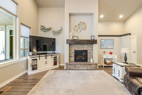 Tiny photo for 51833 Fordham Drive, La Pine, OR 97739 (MLS # 220220736)