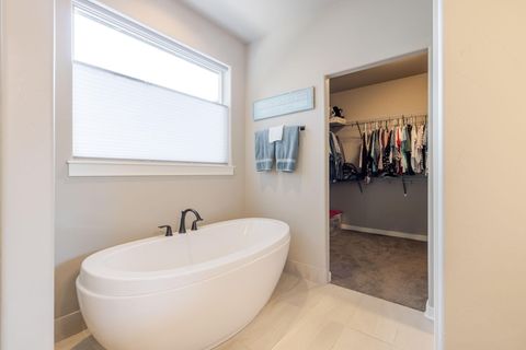 Tiny photo for 51833 Fordham Drive, La Pine, OR 97739 (MLS # 220220736)