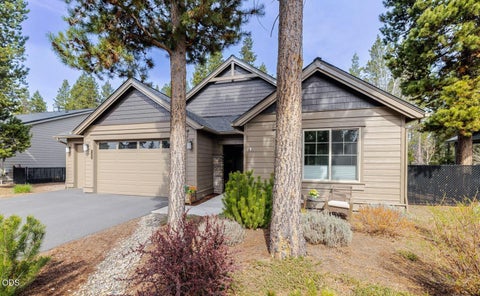 Photo of 51833 Fordham Drive, La Pine, OR 97739 (MLS # 220220736)