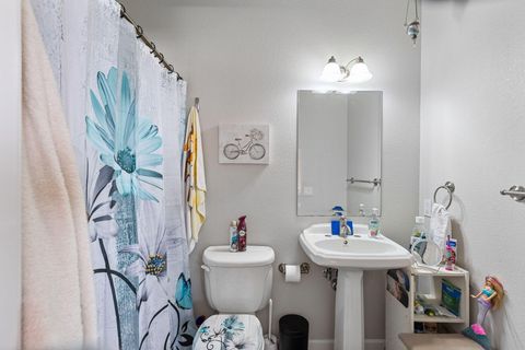 Tiny photo for 1708 Softwood Way, Grants Pass, OR 97526 (MLS # 220212151)