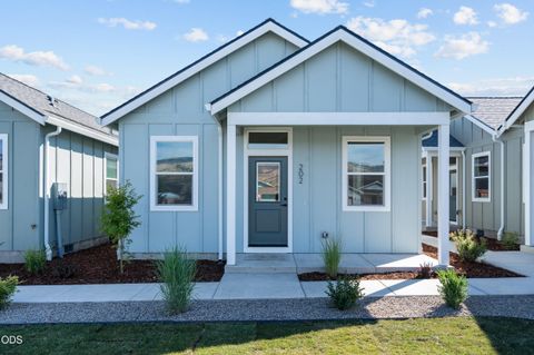 Photo of 202 Gangnes Drive, Talent, OR 97540 (MLS # 220223761)