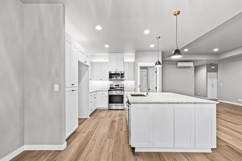 Tiny photo for 3742 Carlin Drive, Medford, OR 97504 (MLS # 220213006)