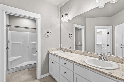 Tiny photo for 3742 Carlin Drive, Medford, OR 97504 (MLS # 220213006)